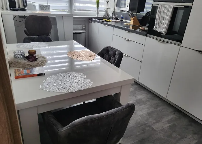 Lounge 2 * Κόμπλεντς